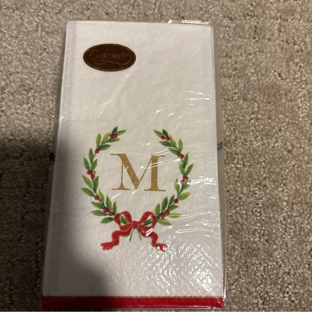 Caspari Christmas Laurel Wreath Monogram Letter M 15 Triple Ply Napkins 33x40